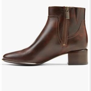 NWOB Vionic Kamryn Ankle Boot size 7.5, brown